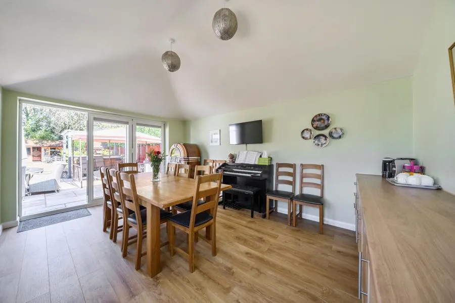 Rounce Lane, West End, GU24, photo 6