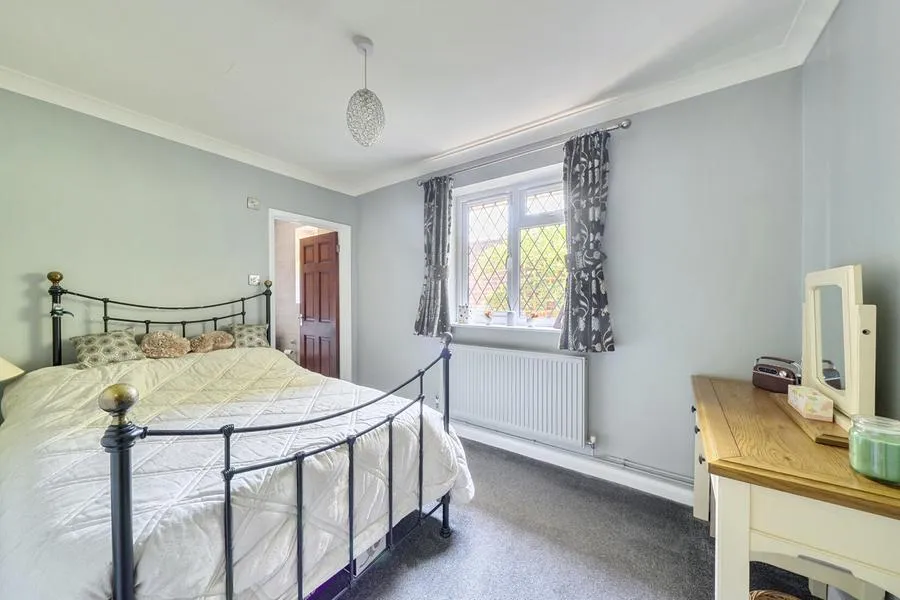 Rounce Lane, West End, GU24, photo 19