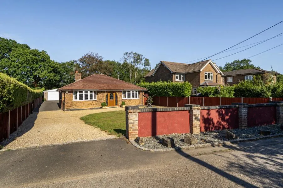 Rounce Lane, West End, GU24, photo 5