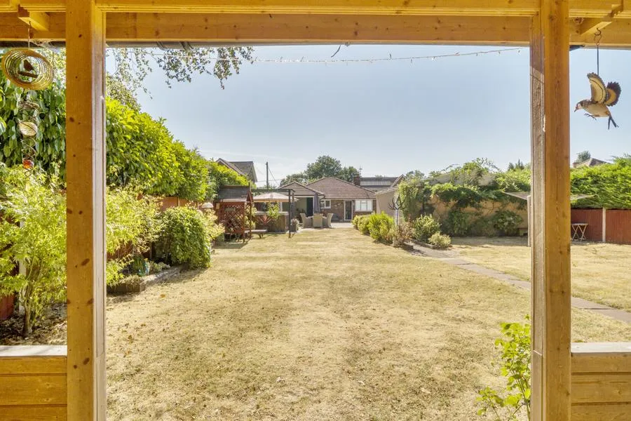 Rounce Lane, West End, GU24, photo 22