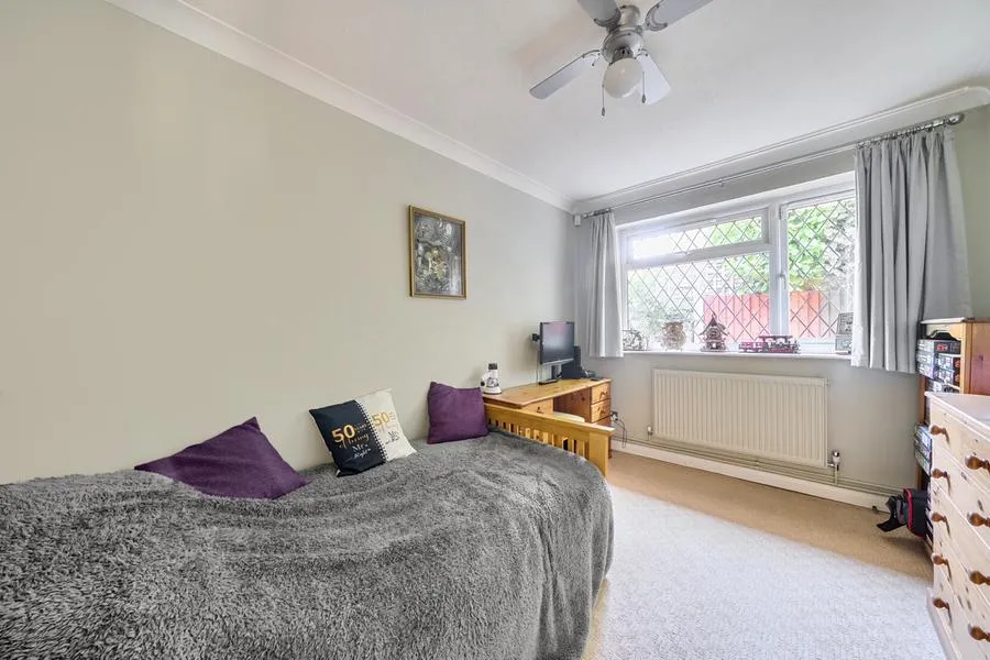 Rounce Lane, West End, GU24, photo 20