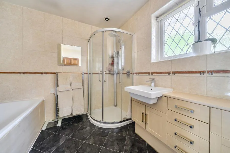 Rounce Lane, West End, GU24, photo 16