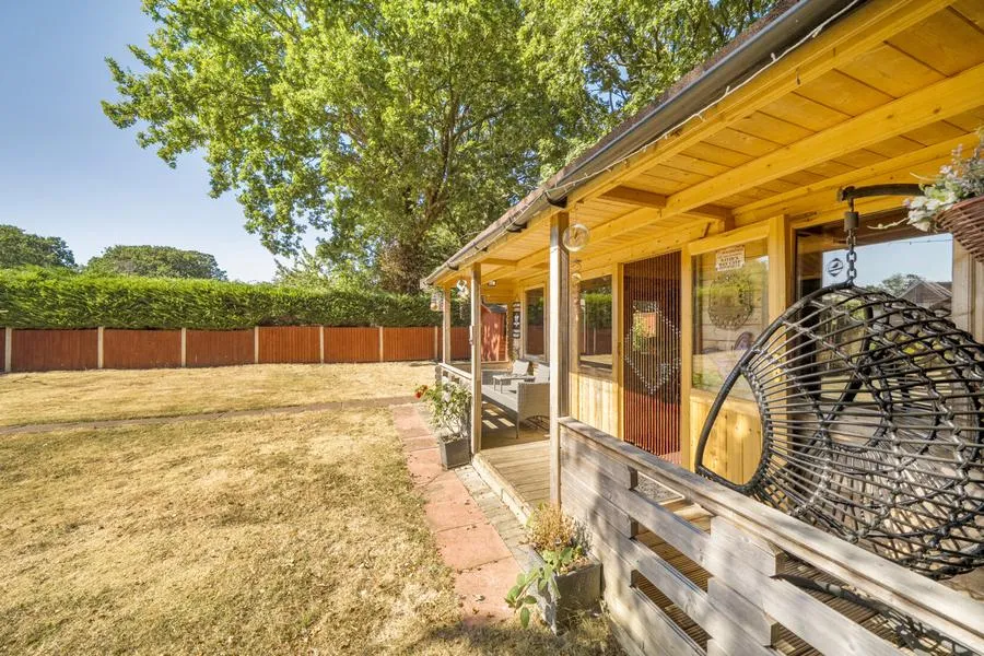 Rounce Lane, West End, GU24, photo 24