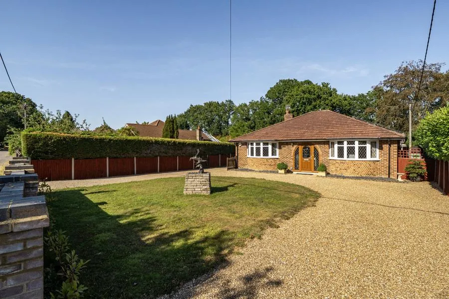 Rounce Lane, West End, GU24, photo 23