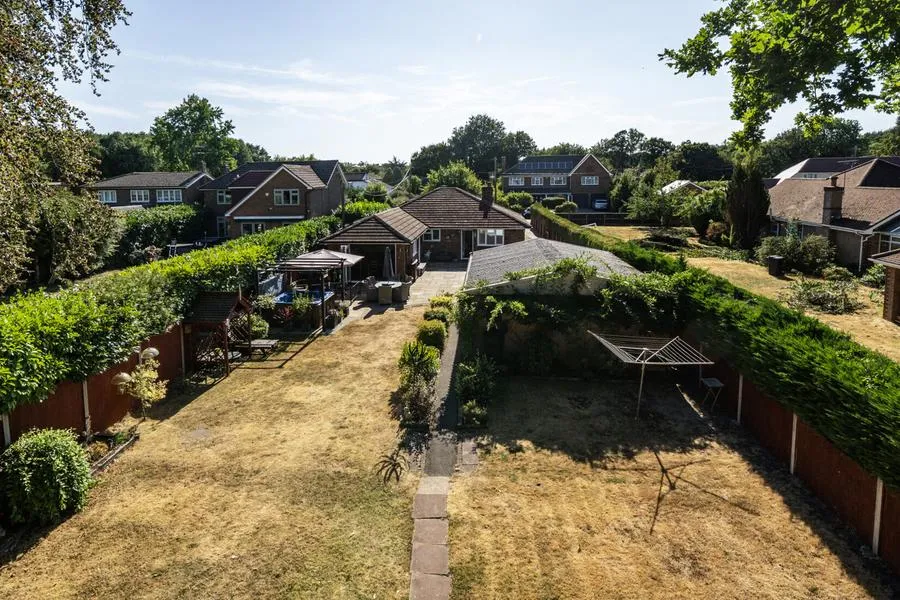 Rounce Lane, West End, GU24, photo 26