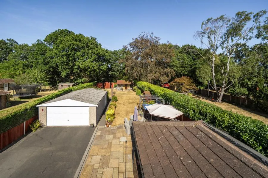 Rounce Lane, West End, GU24, photo 4