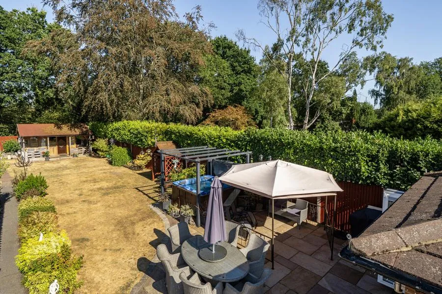 Rounce Lane, West End, GU24, photo 28