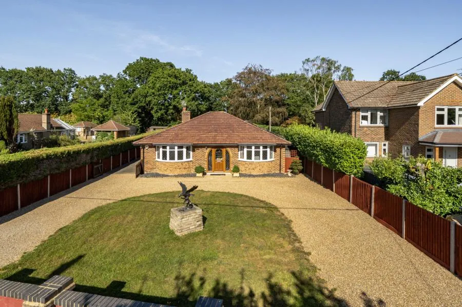 Rounce Lane, West End, GU24, photo 29