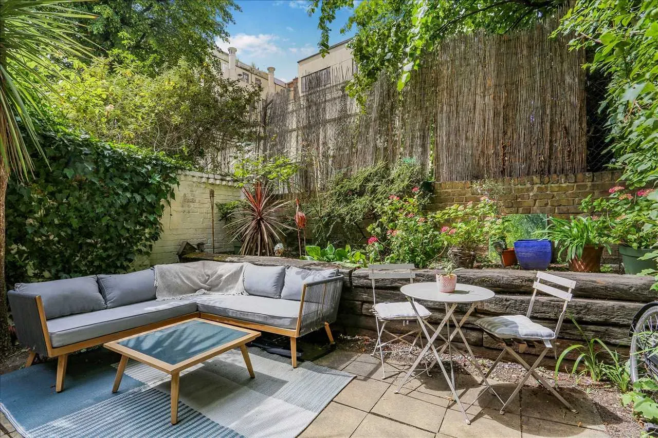 2 bed flat for sale, Windsor Road, London