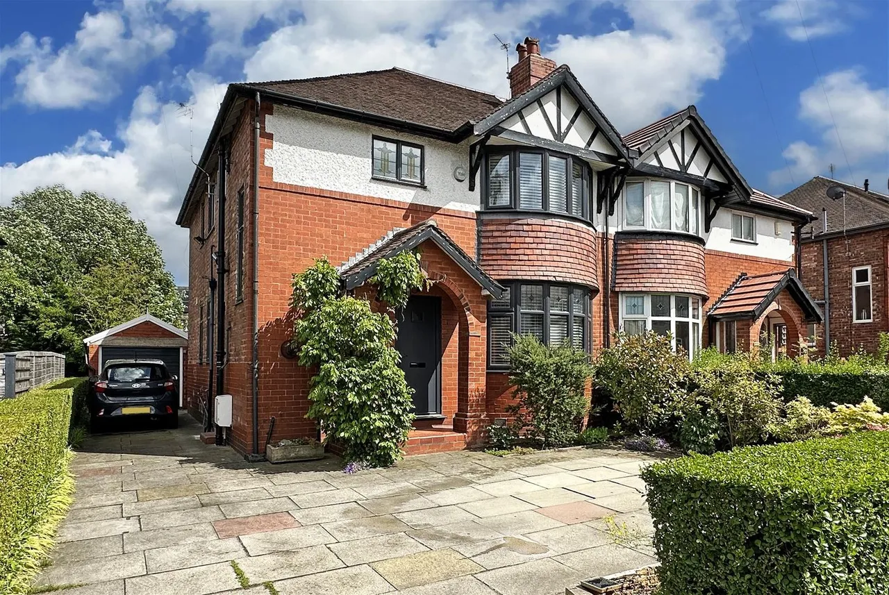 3 bed house for sale — Delahays Road, Hale, Cheshire WA15 8JL