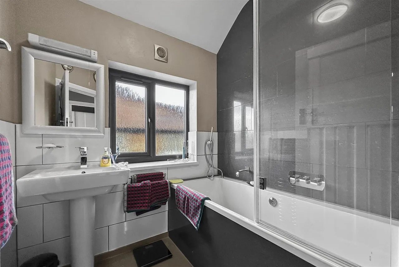 Delahays Road, Hale, Cheshire WA15 8JL, photo 13