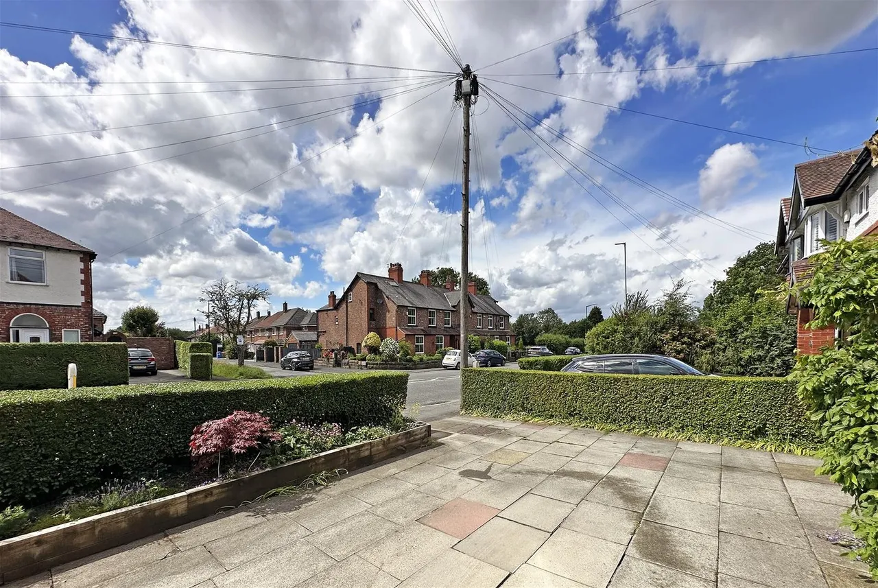 Delahays Road, Hale, Cheshire WA15 8JL, photo 33