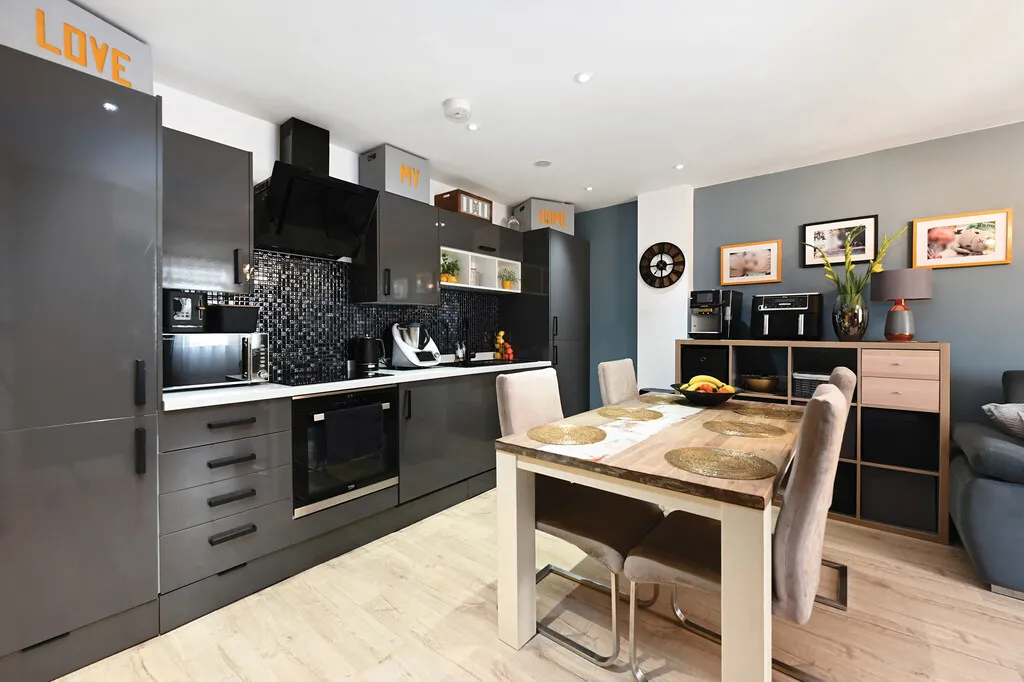 London Road, Blackwater, GU17, photo 3