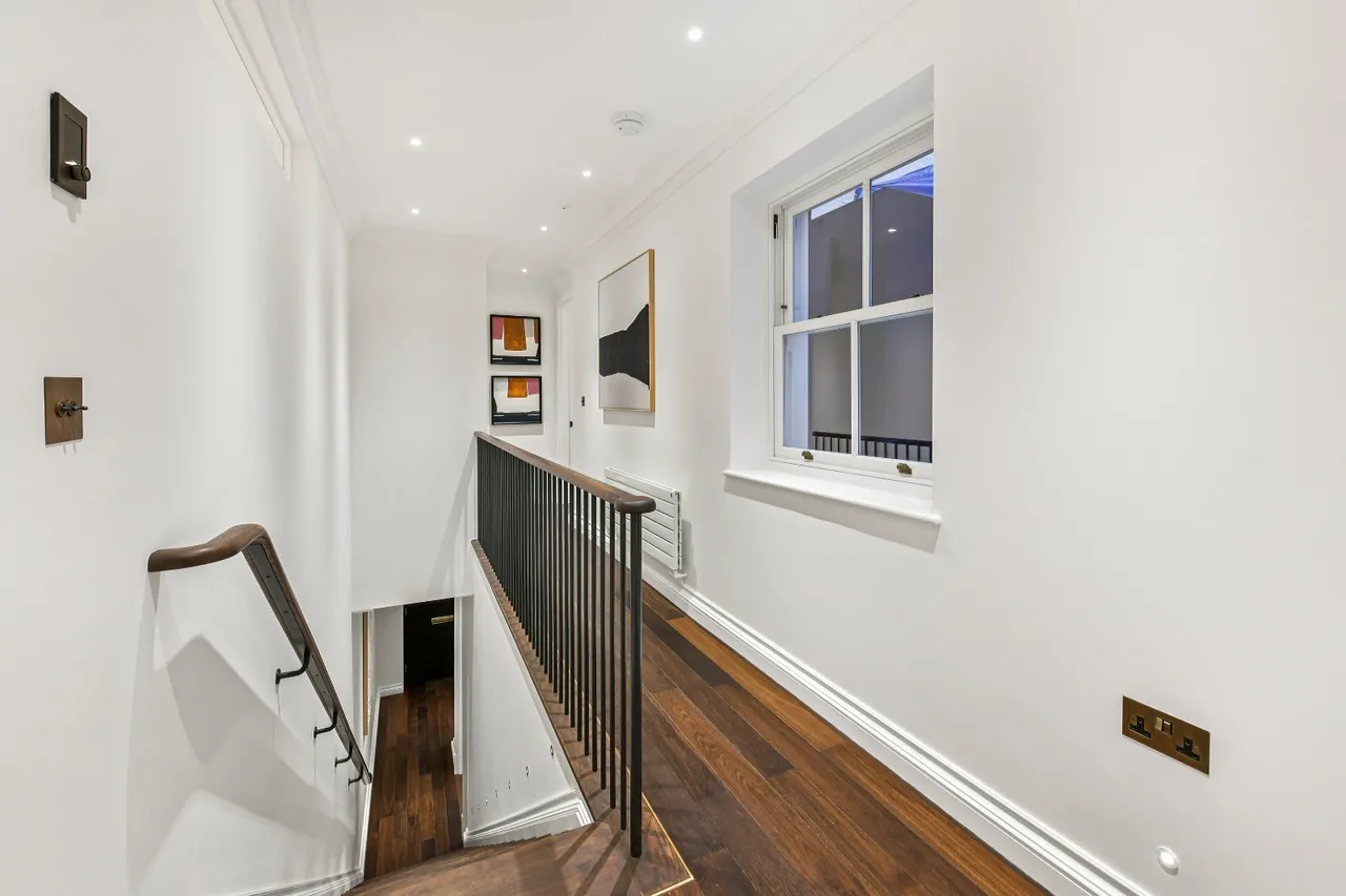 Charles Street, London, W1J, photo 10
