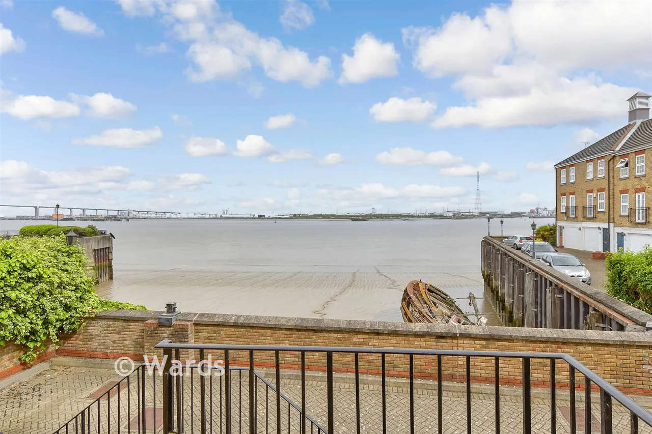 Frobisher Way, Greenhithe, DA9, photo 14