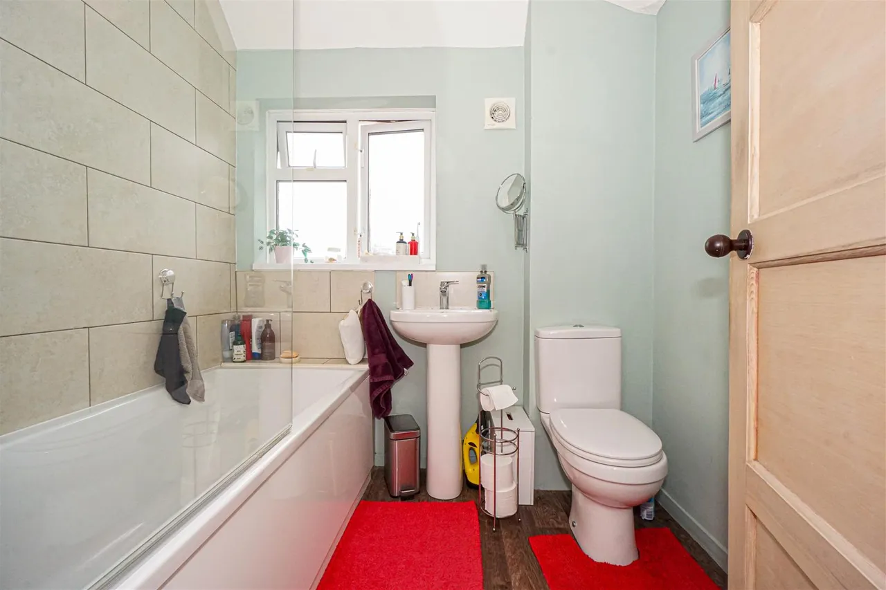Dymond Road, St. Leonards-On-Sea, photo 17