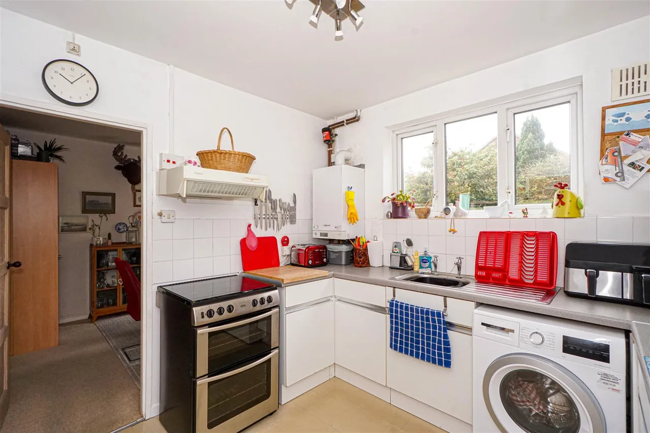Dymond Road, St. Leonards-On-Sea, photo 13