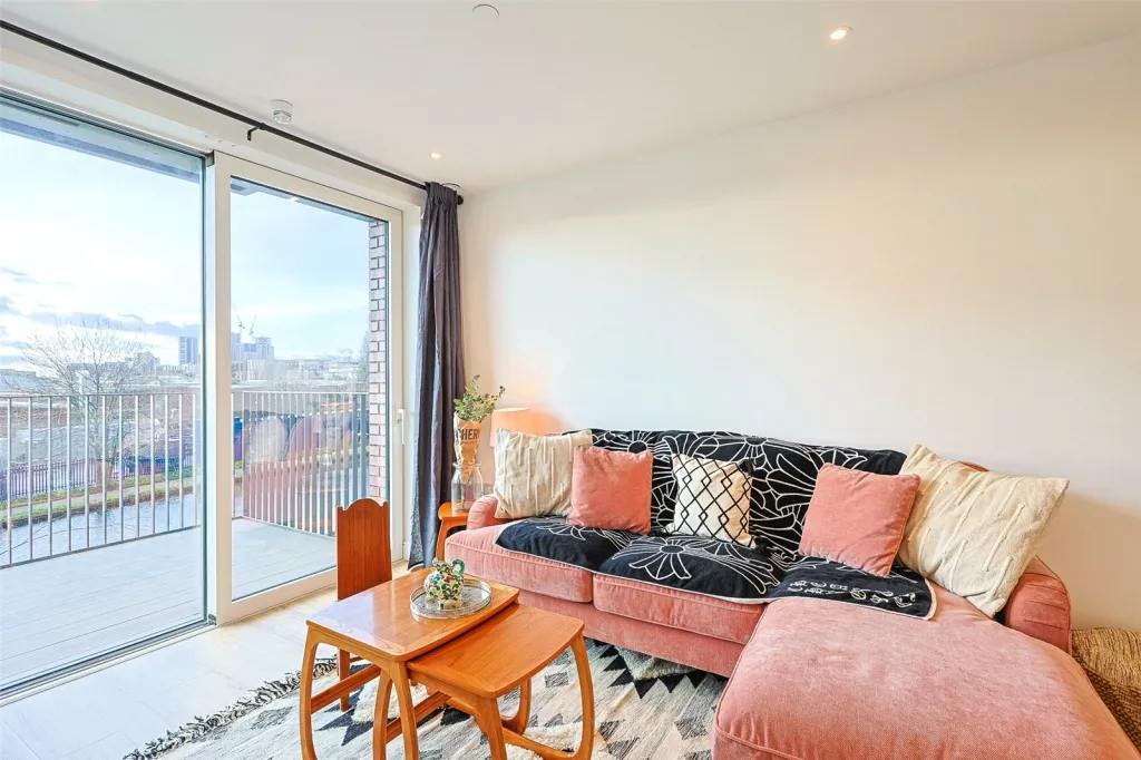 Quay Walk, Wembley, HA0, photo 3