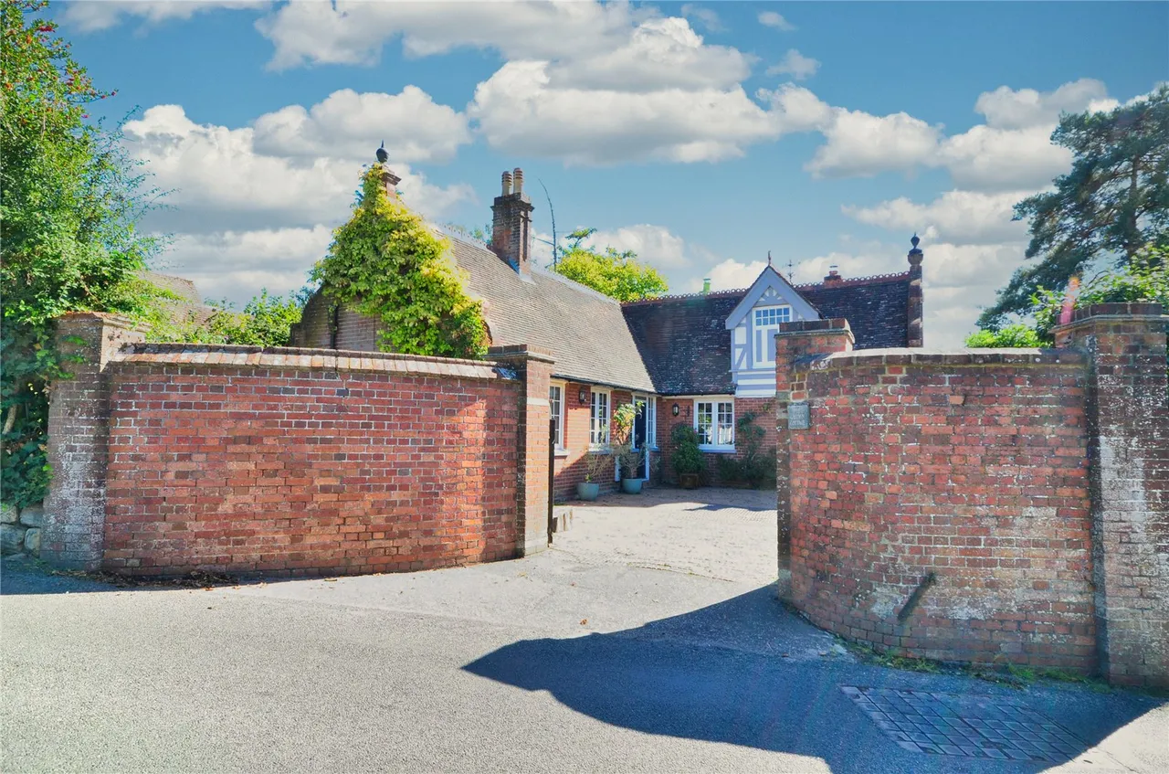 Dunnings Road, East Grinstead, RH19, photo 22