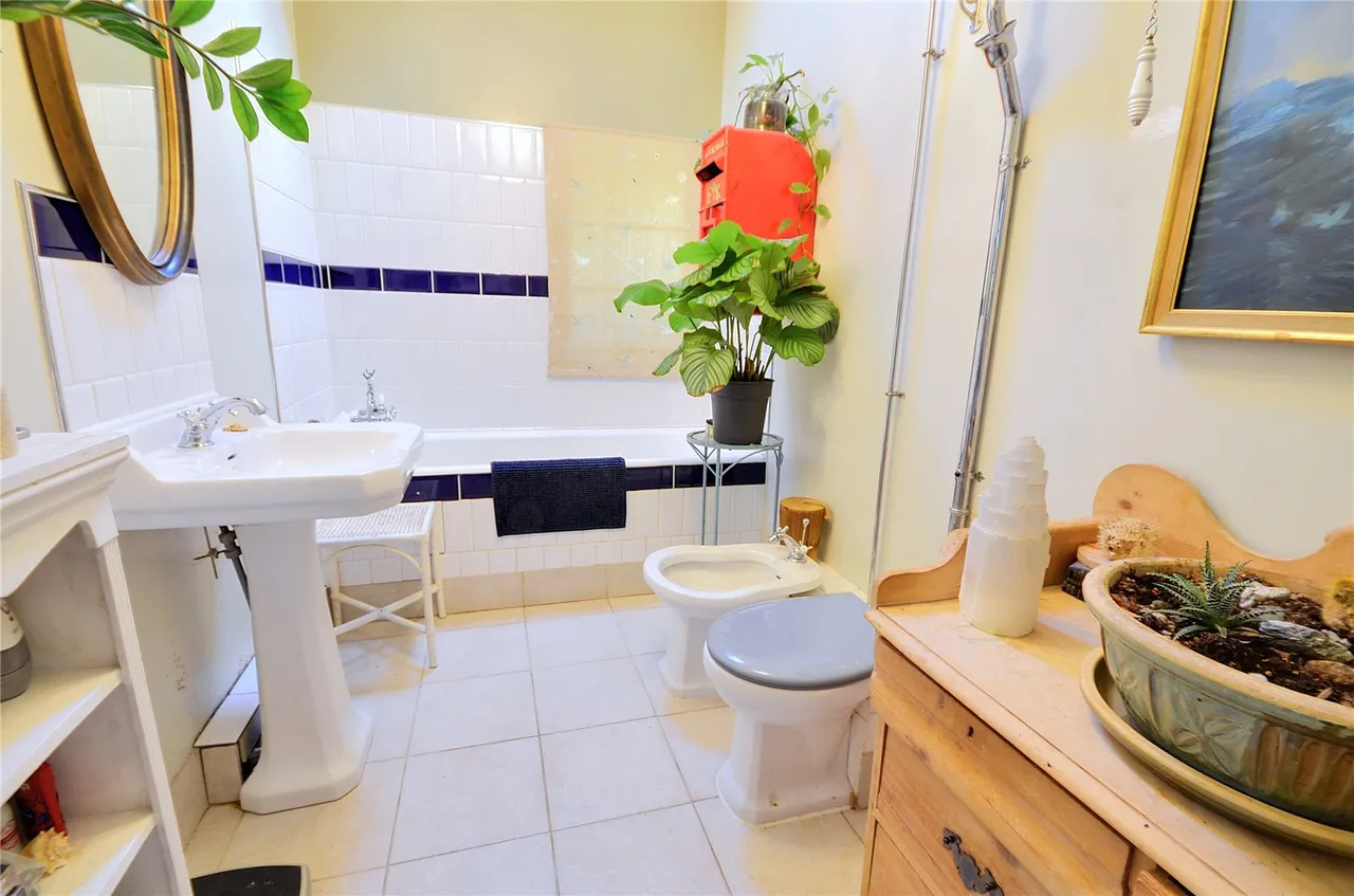 Dunnings Road, East Grinstead, RH19, photo 6