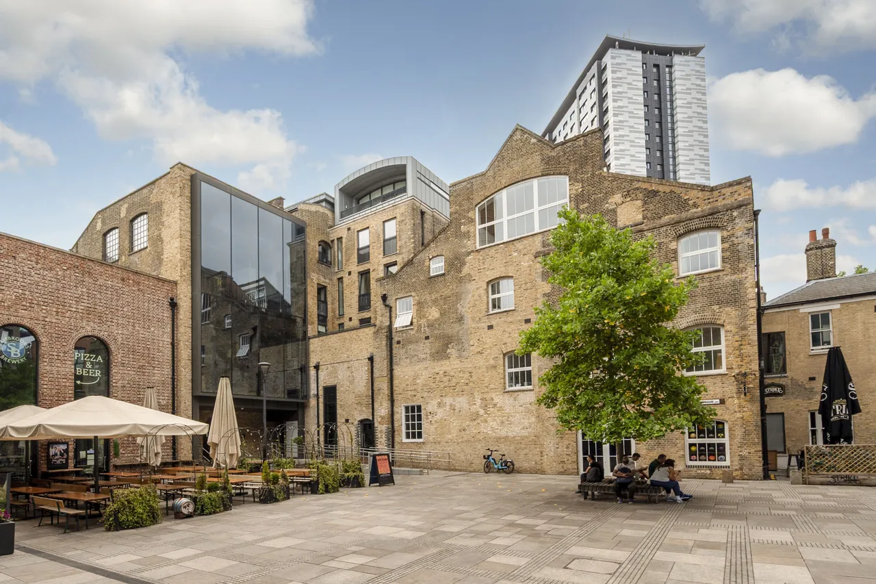 3 bed flat to rent — Apartment 5, Coopers Lofts, London