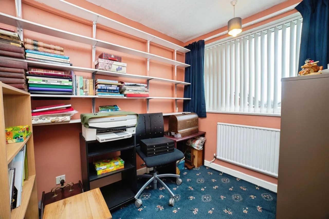 Dormy Close, Mansfield Woodhouse, Mansfield, Nottinghamshire, NG19, photo 13