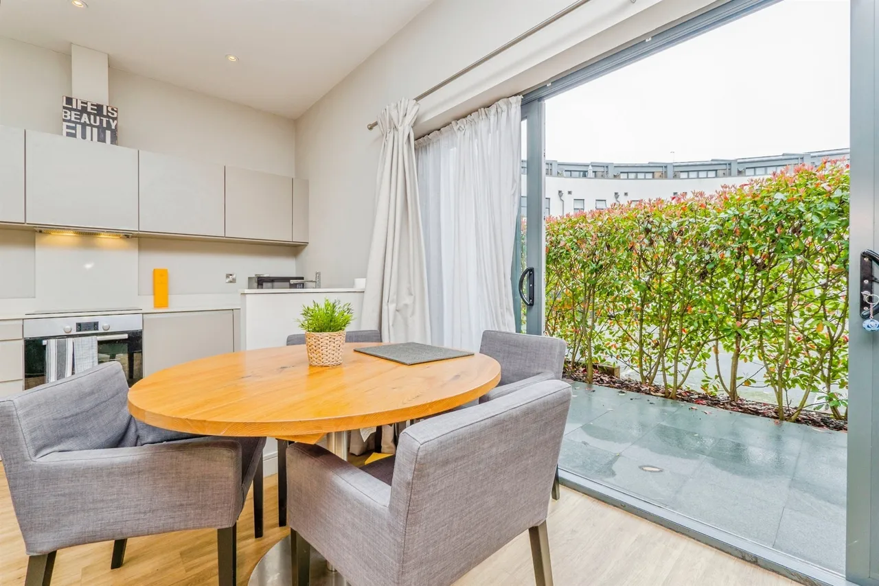 Romilly Crescent, Cardiff, photo 7
