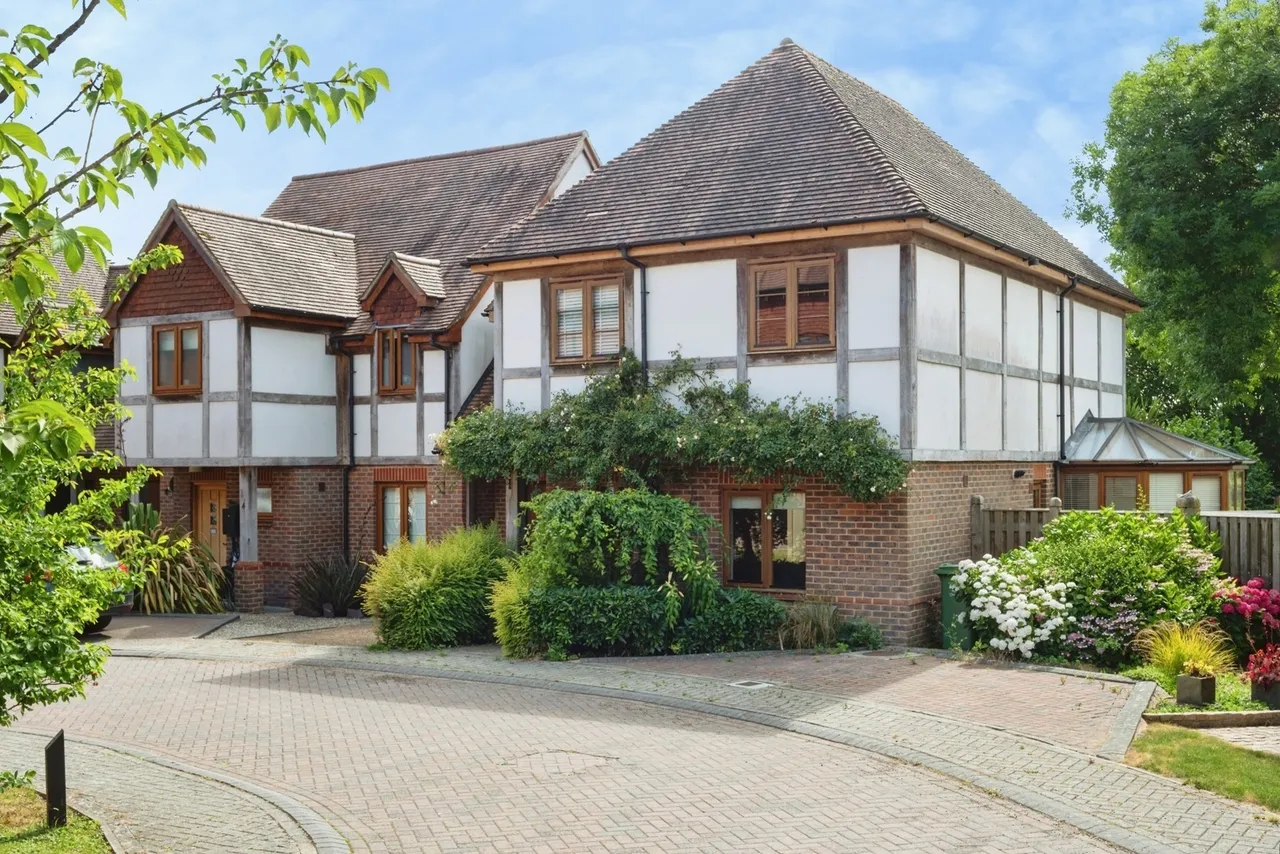 4 bed house for sale, Colemans Way, Hurst Green, TN19