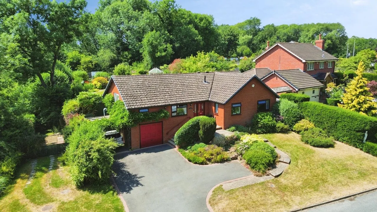 4 bed character property for sale, Majestic Way, Telford, TF4