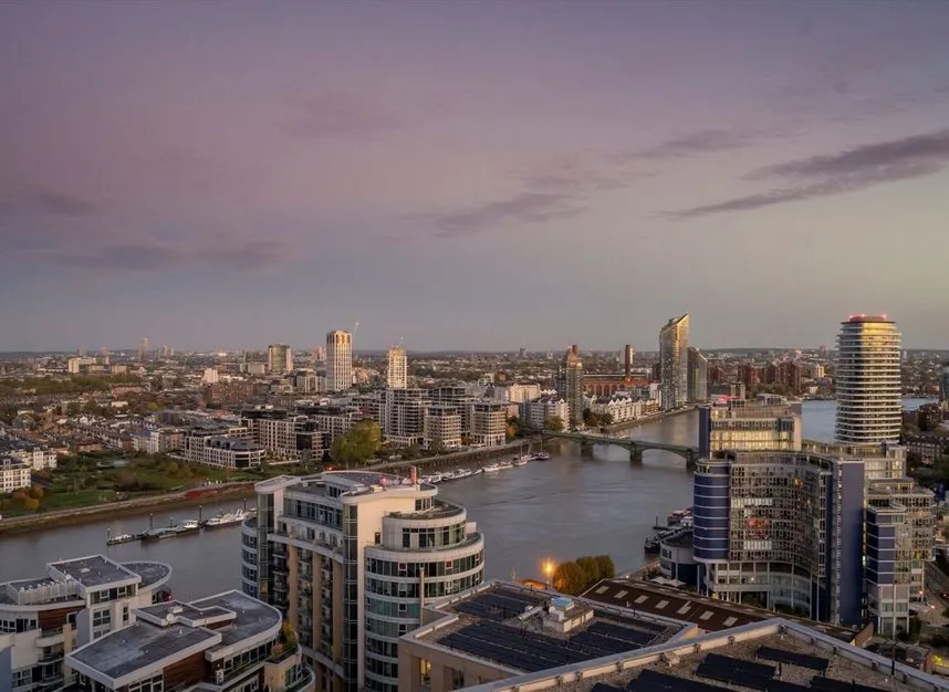 3 bed flat for sale — York Road, The Hilight, SW11