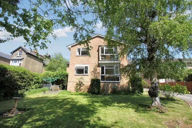 2 bed flat for sale — Whitehall Road, Woodford Green, IG8