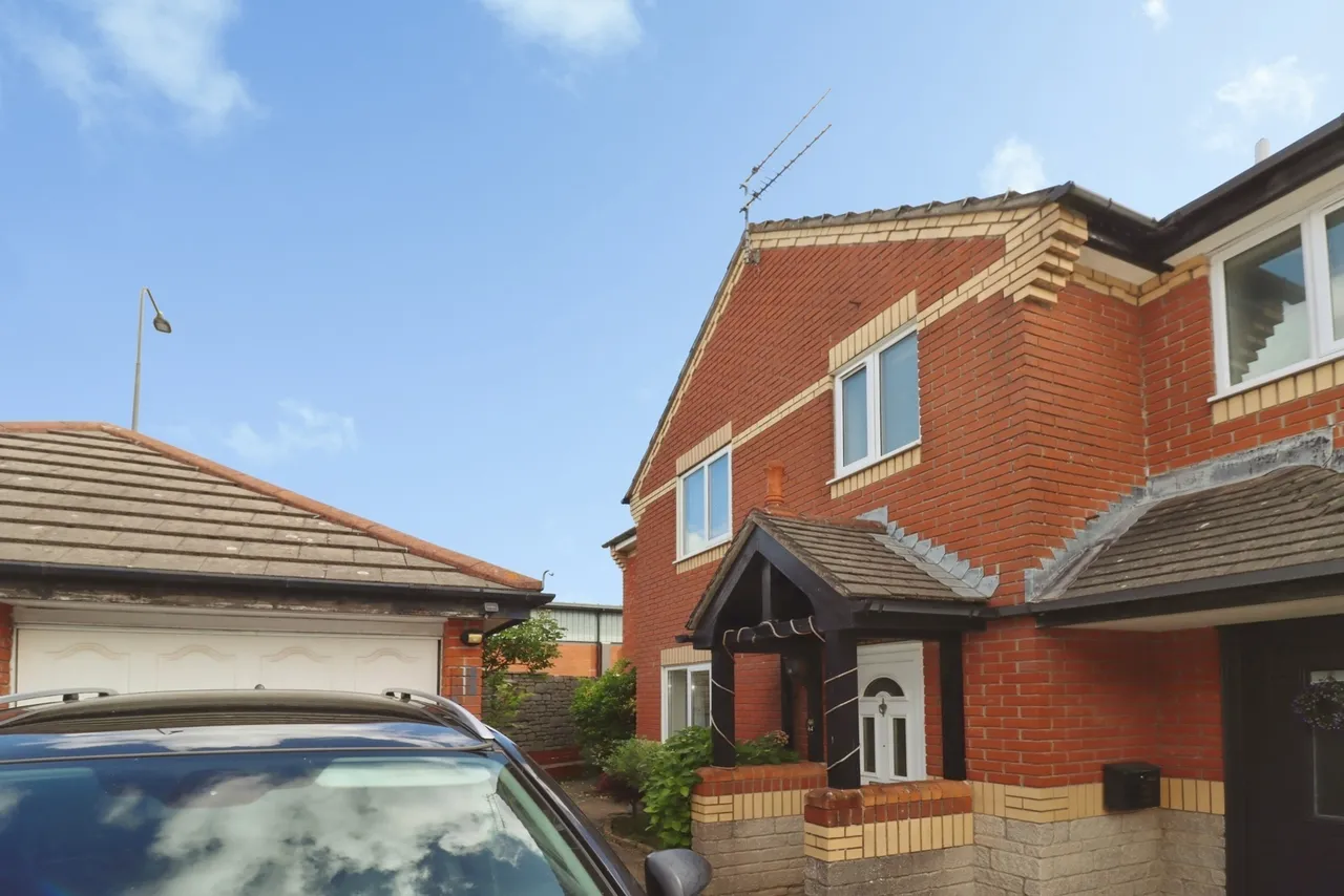 Cooks Close, Bradley Stoke, Bristol, Gloucestershire, BS32, photo 20