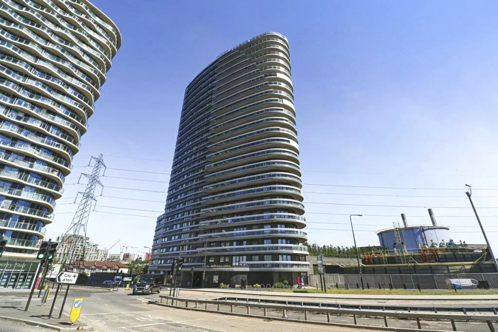 2 bed flat for sale, Western Gateway, London, E16