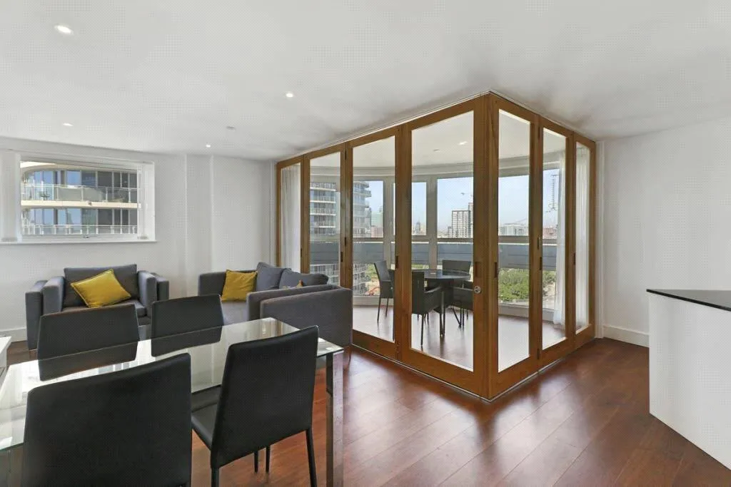 Western Gateway, London, E16, photo 3