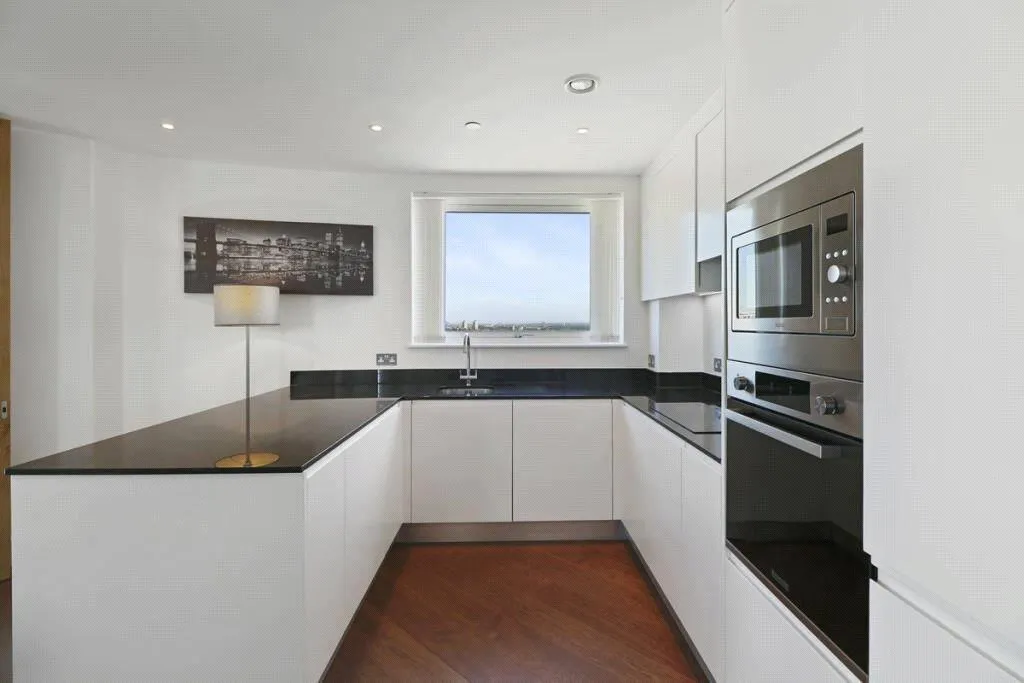 Western Gateway, London, E16, photo 5