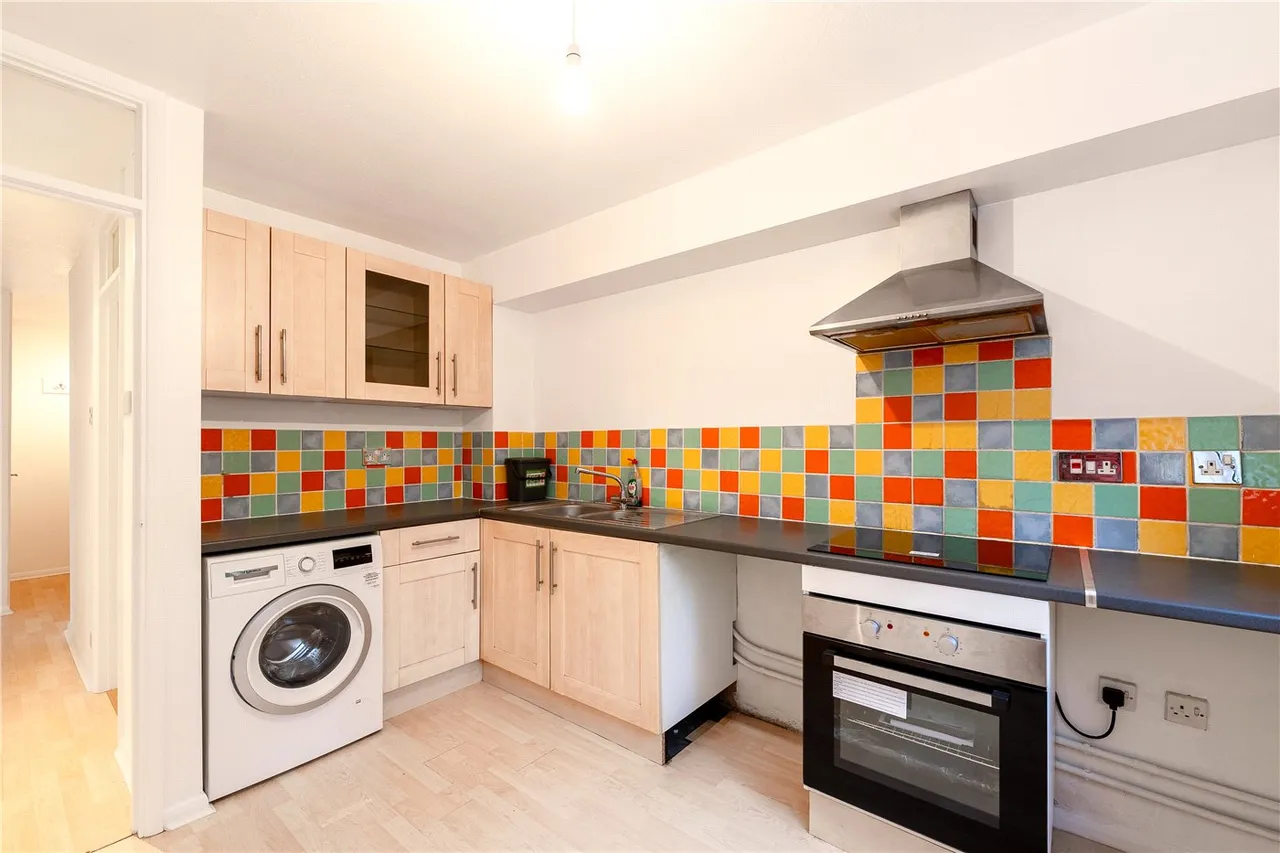 1 bed flat for sale — Woodridings, Elgin Road, Weybridge, Surrey, KT13