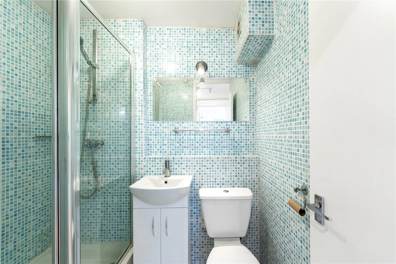 Woodridings, Elgin Road, Weybridge, Surrey, KT13, photo 12