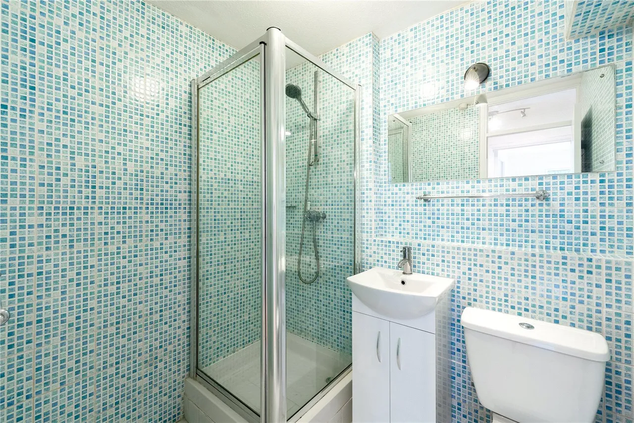 Woodridings, Elgin Road, Weybridge, Surrey, KT13, photo 11