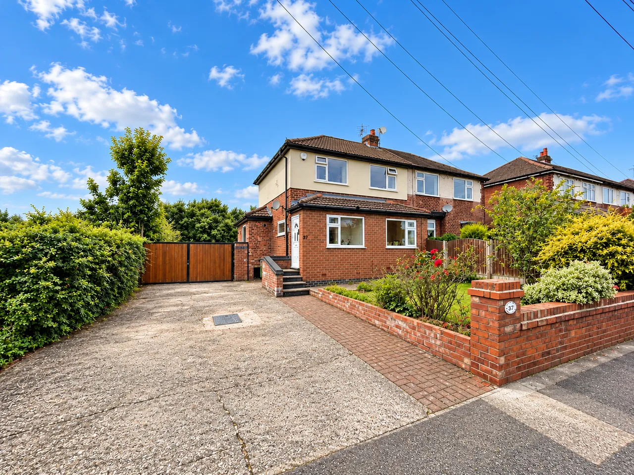 3 bed house for sale, The Broadway, Bredbury, SK6