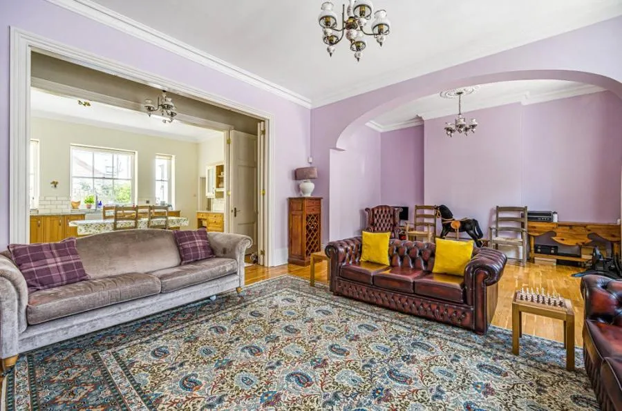 4 bed flat for sale, High Street, Portsmouth, PO1