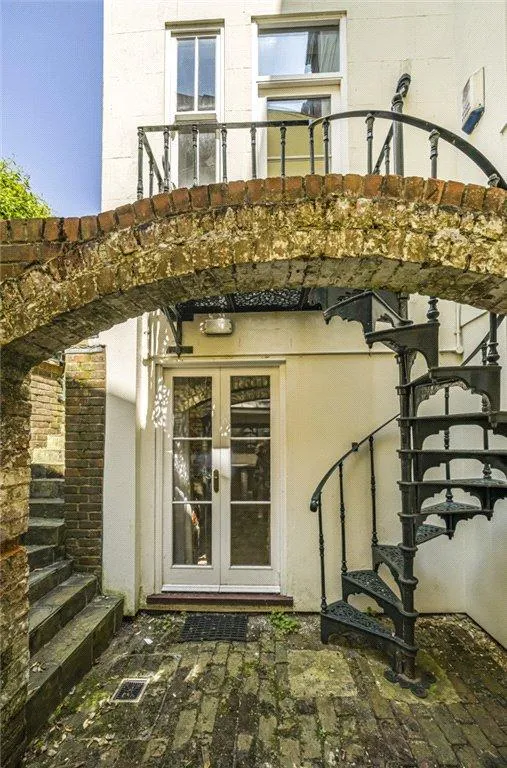 High Street, Portsmouth, PO1, photo 16