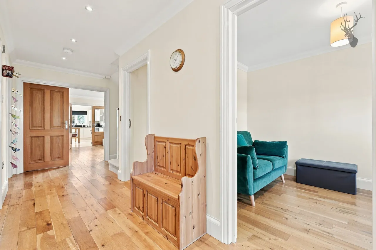 Morgan Crescent, Theydon Bois, CM16, photo 12
