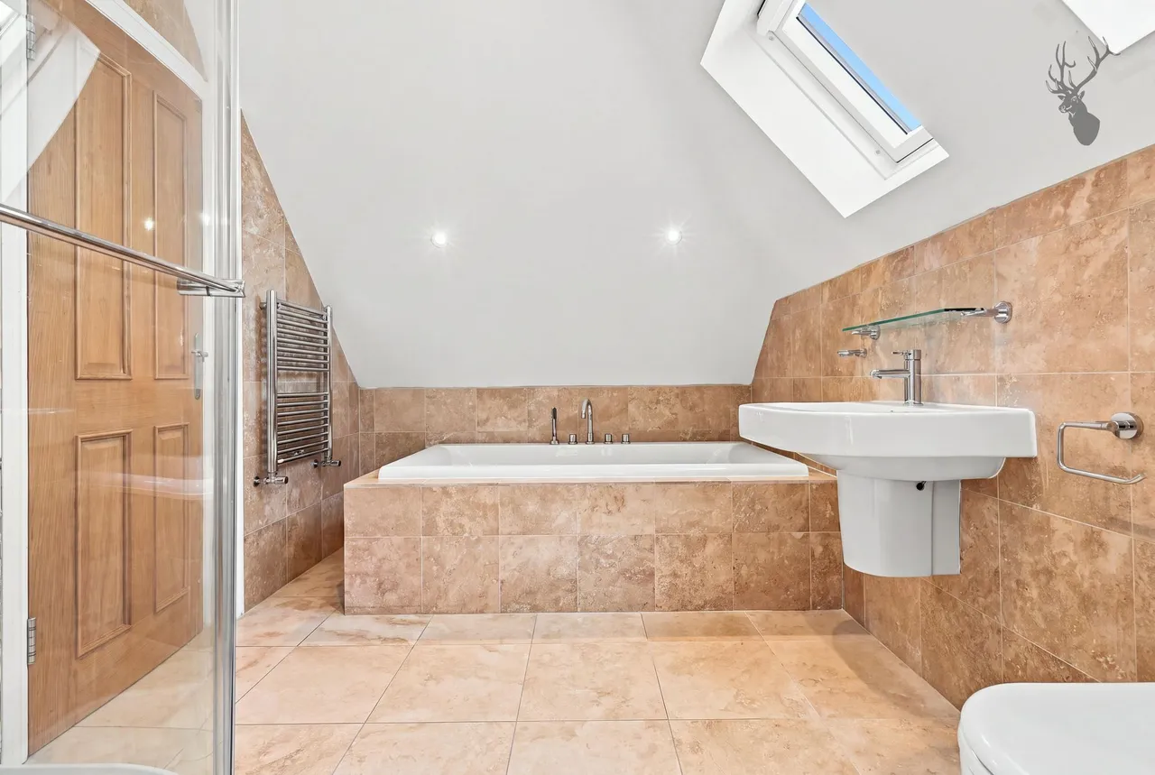 Morgan Crescent, Theydon Bois, CM16, photo 25