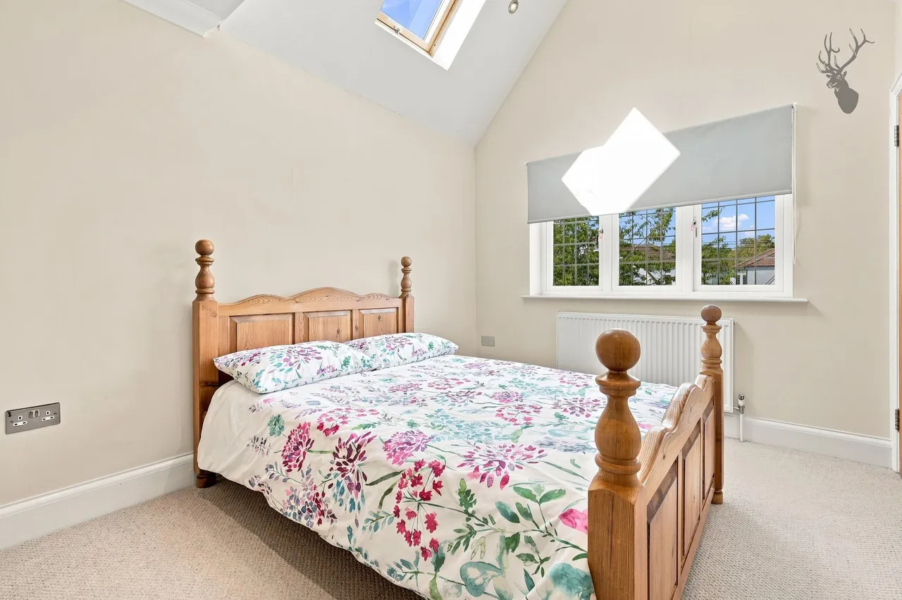 Morgan Crescent, Theydon Bois, CM16, photo 22