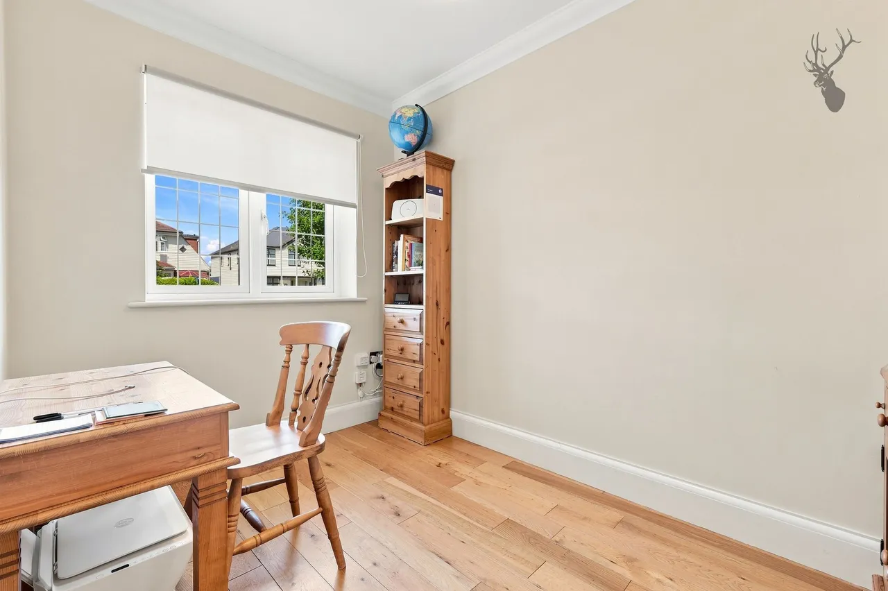 Morgan Crescent, Theydon Bois, CM16, photo 26