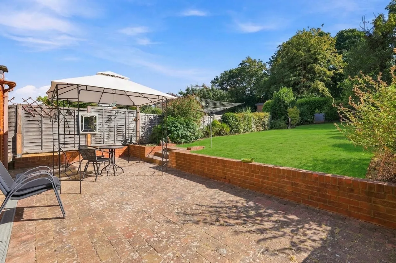 Morgan Crescent, Theydon Bois, CM16, photo 28