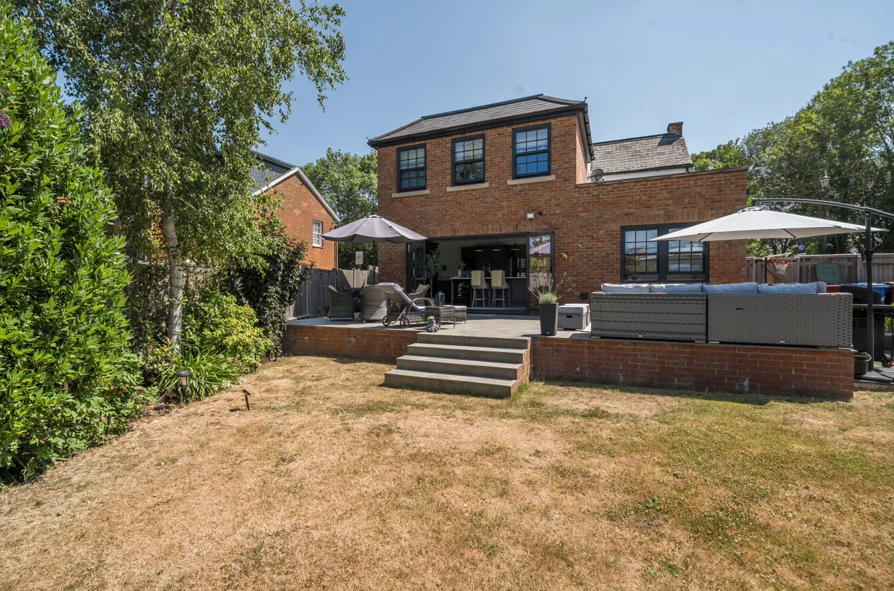Newell Green, Warfield, Bracknell, Berkshire, RG42 6AB, photo 6