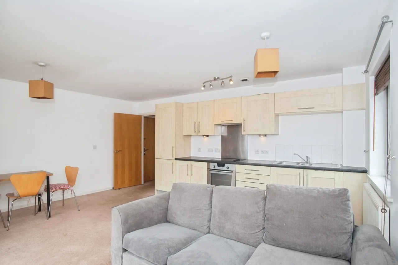 2 A The Waterfront, Manchester, Lancashire, M11, photo 2