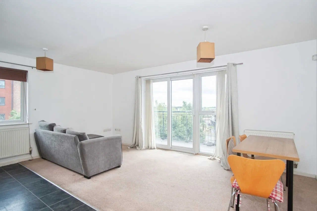 2 A The Waterfront, Manchester, Lancashire, M11, photo 4