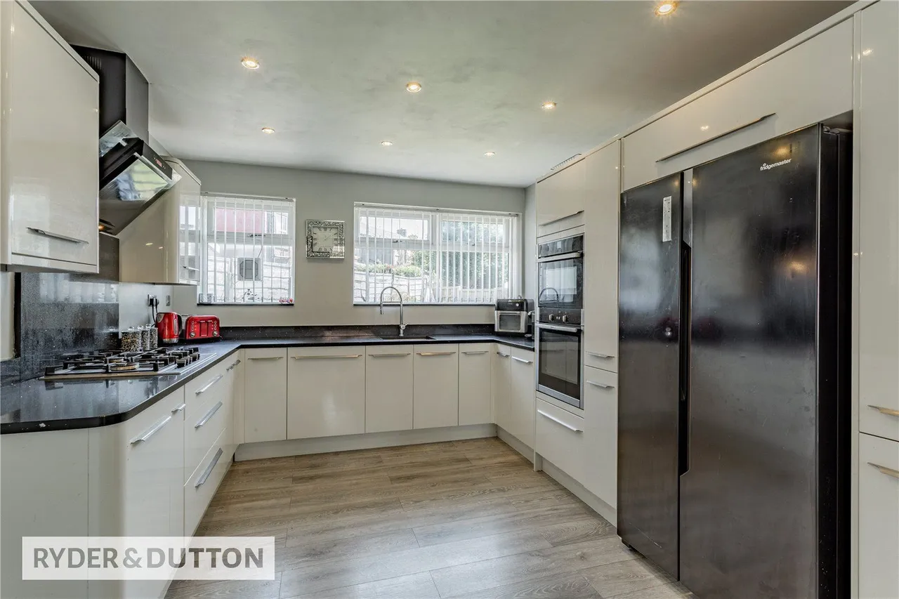Manor Drive, Royton, OL2, photo 4